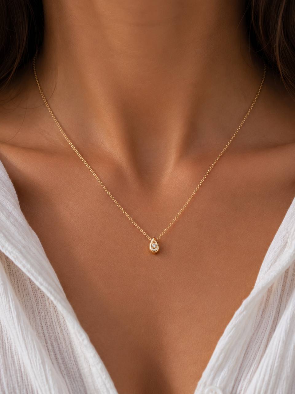 Gold Teardrop Pendant Necklace