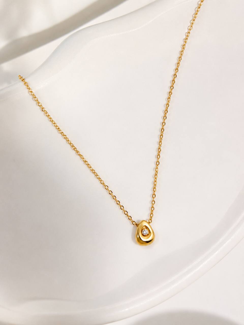 Gold Teardrop Pendant Necklace