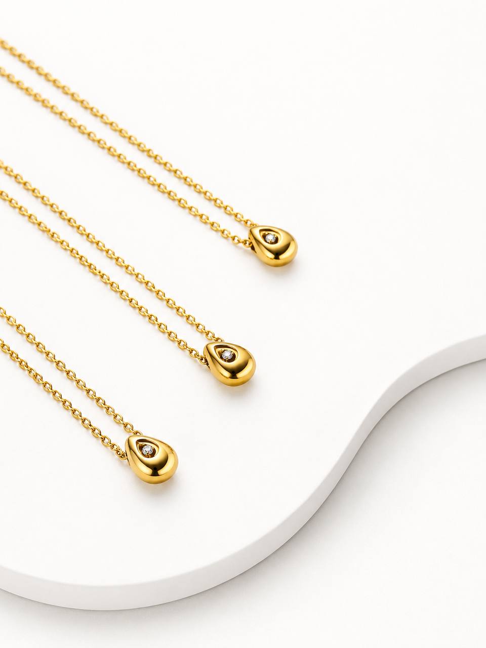 Gold Teardrop Pendant Necklace