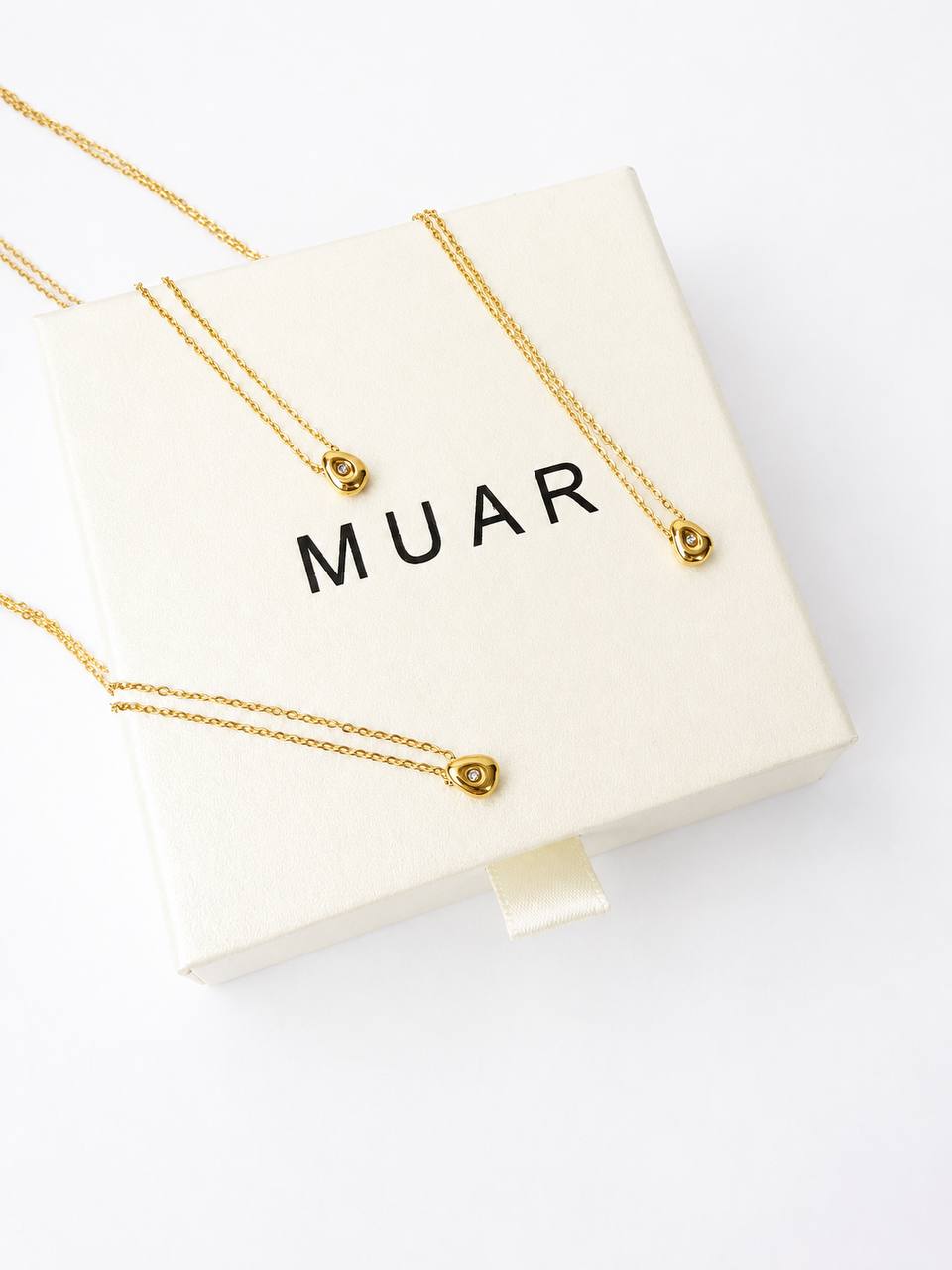 Gold Teardrop Pendant Necklace