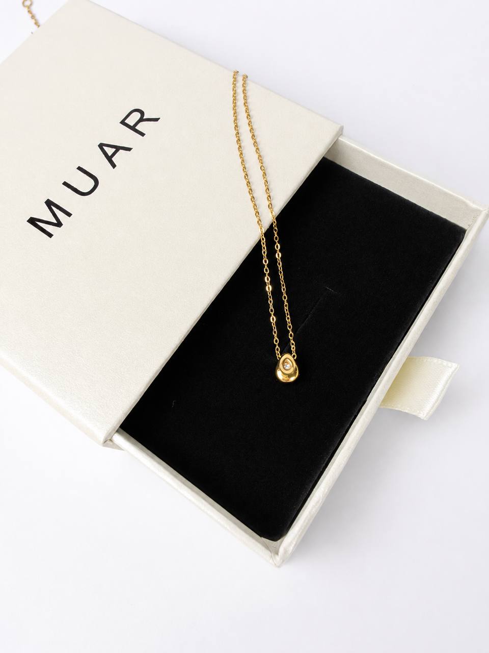 Gold Teardrop Pendant Necklace